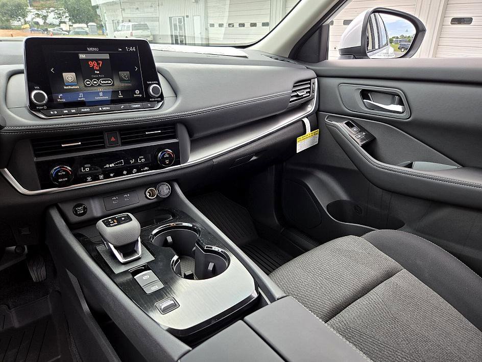 2026 Nissan Rogue SV photo 15