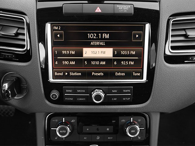 2013 Volkswagen Touareg Sport photo 2