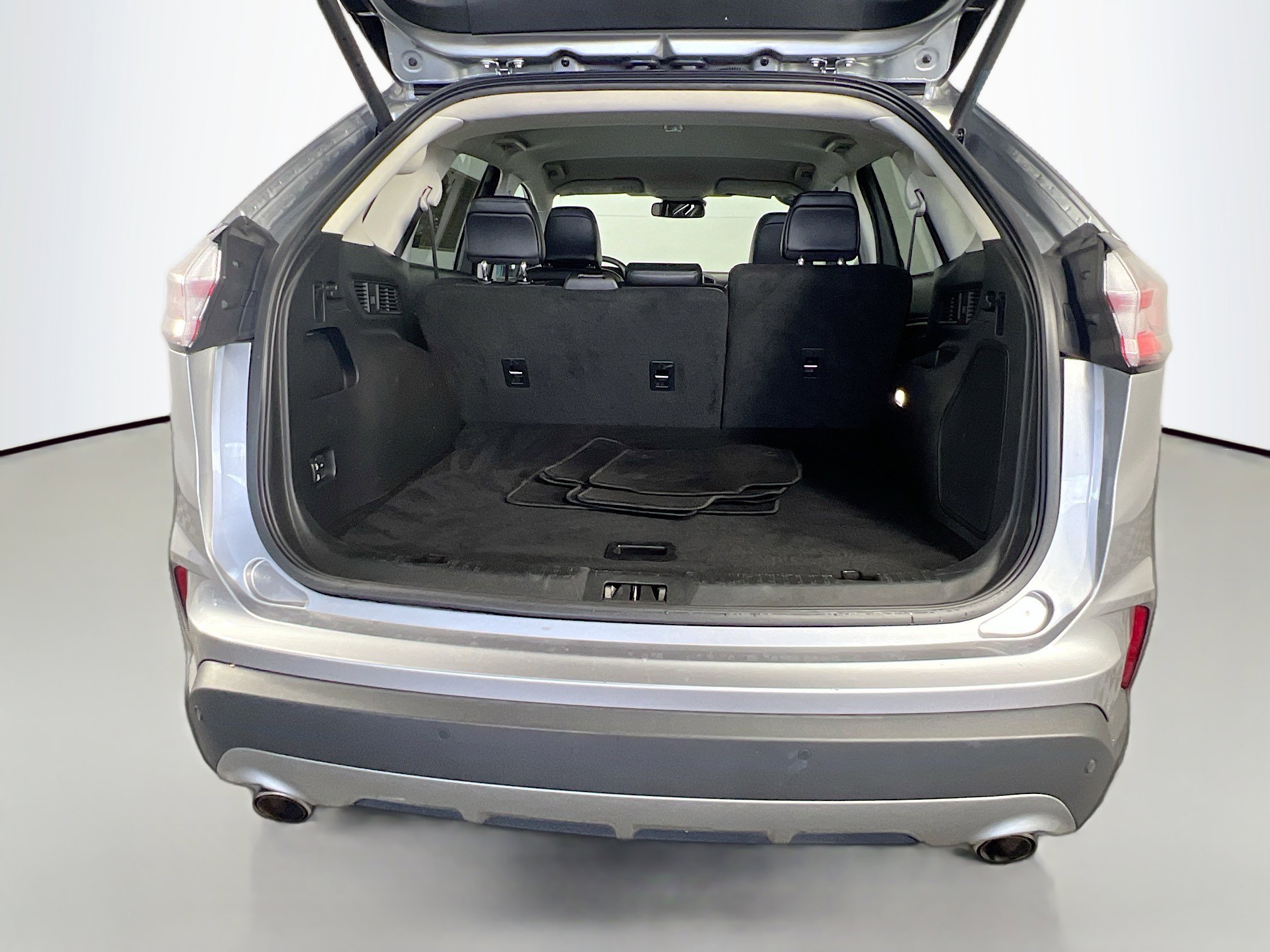 2024 Ford Edge Titanium photo 10
