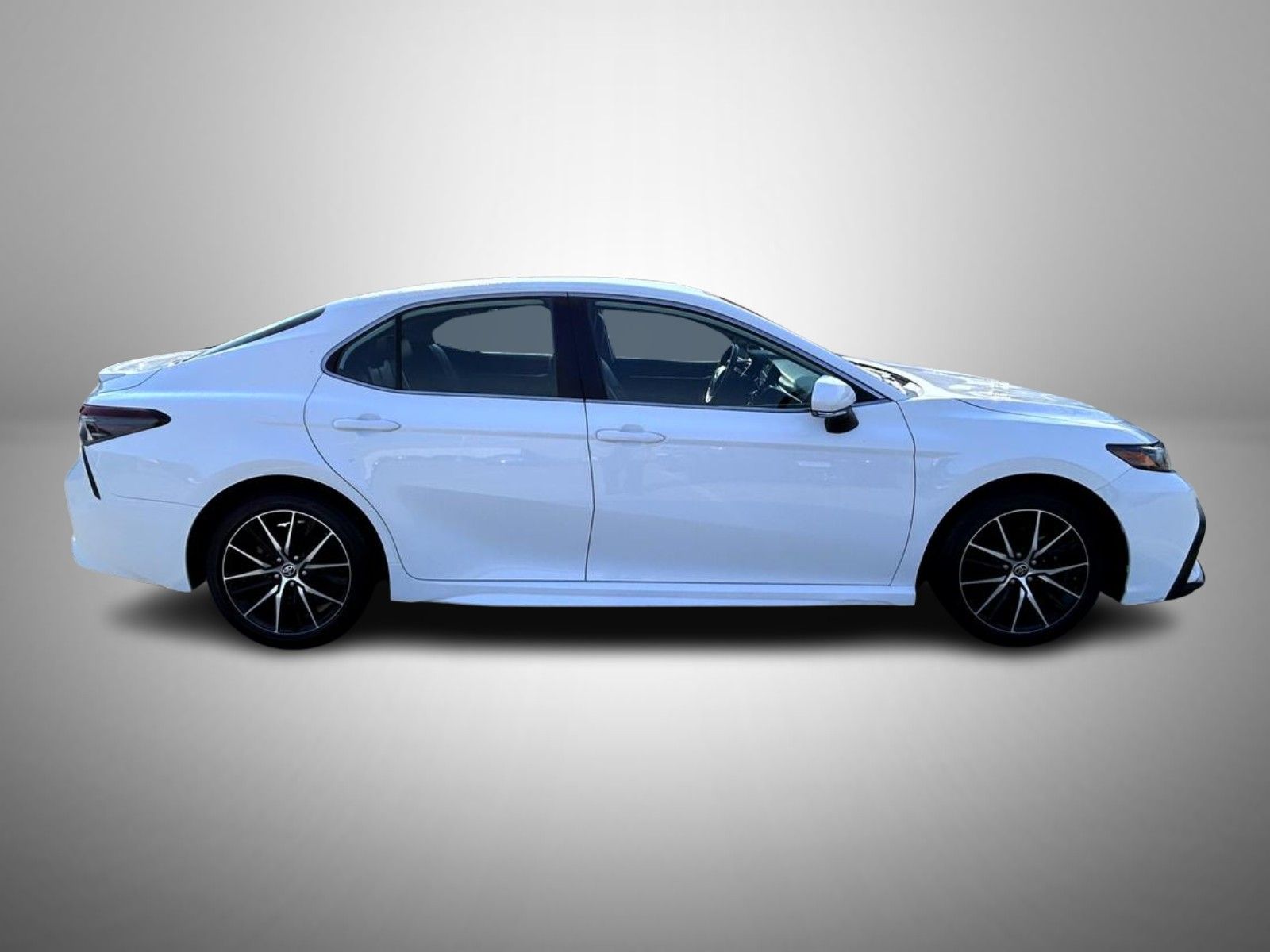 2024 Toyota Camry SE photo 4