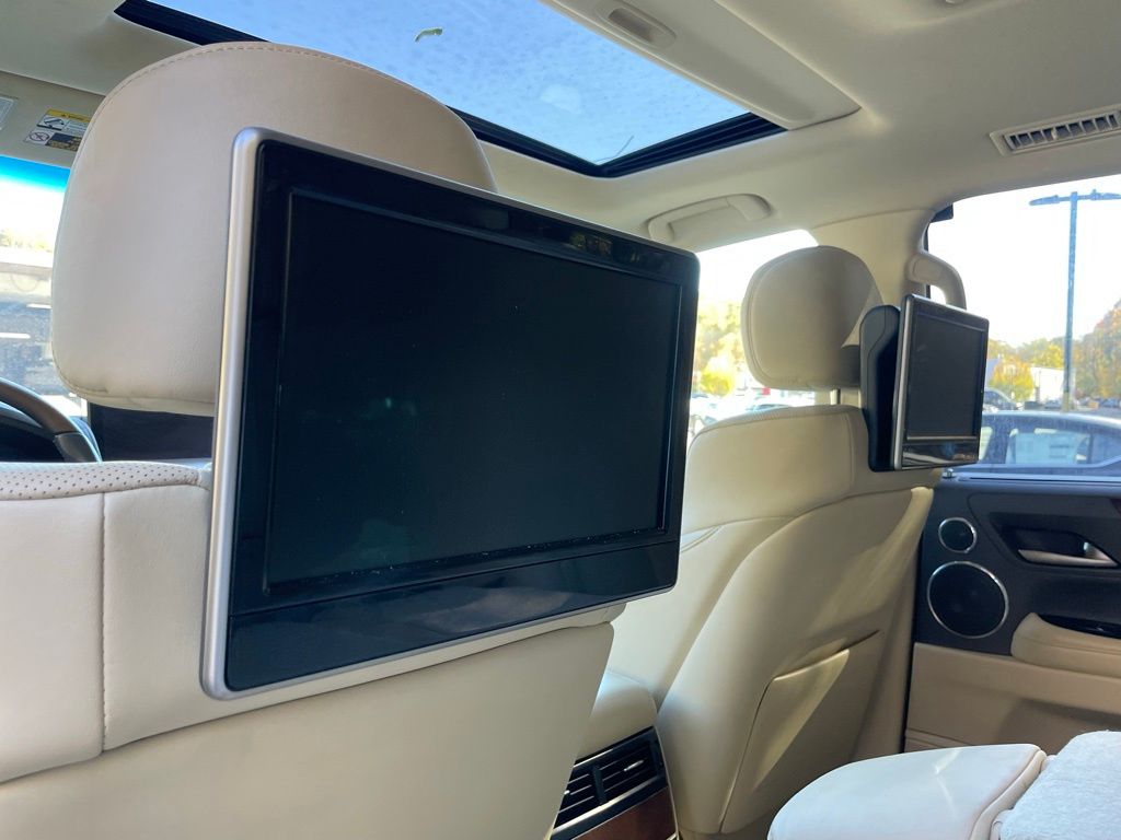 2016 Lexus LX 570 photo 3