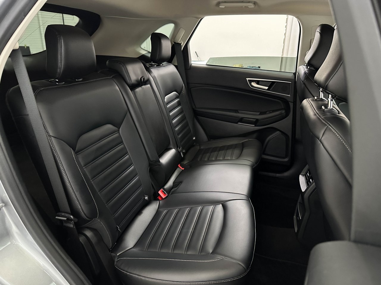 2023 Ford Edge SEL photo 17