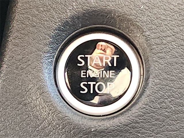 2025 Nissan Frontier SV photo 12