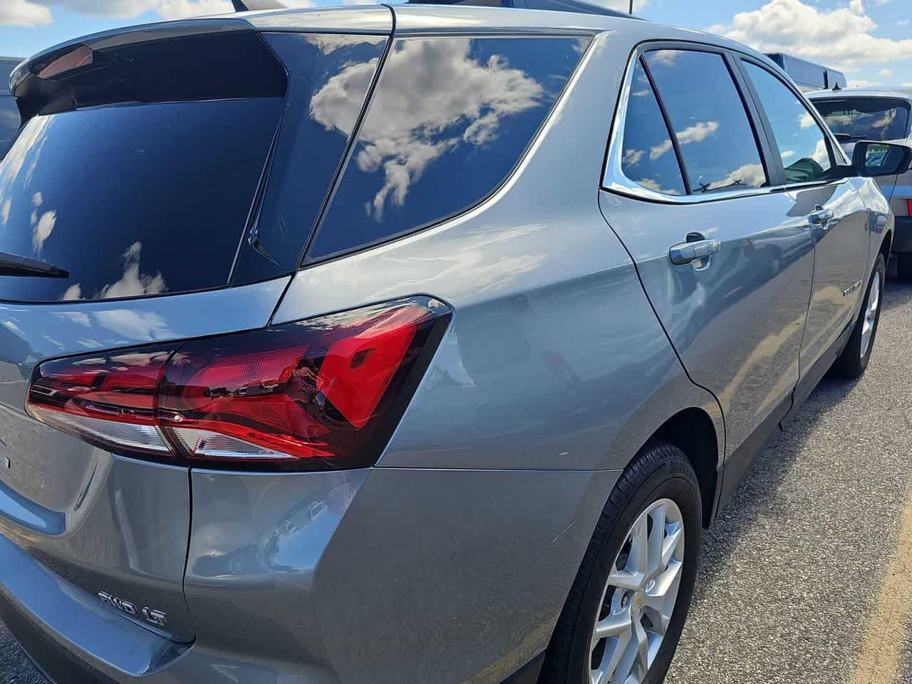 2023 Chevrolet Equinox LT photo 3