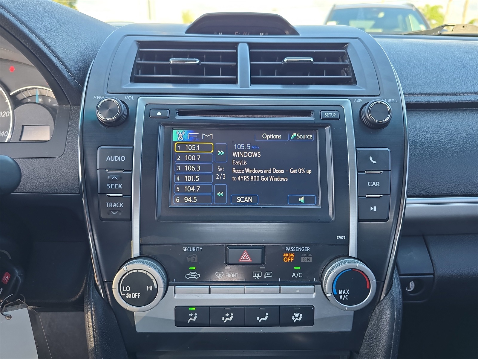2013 Toyota Camry SE photo 15