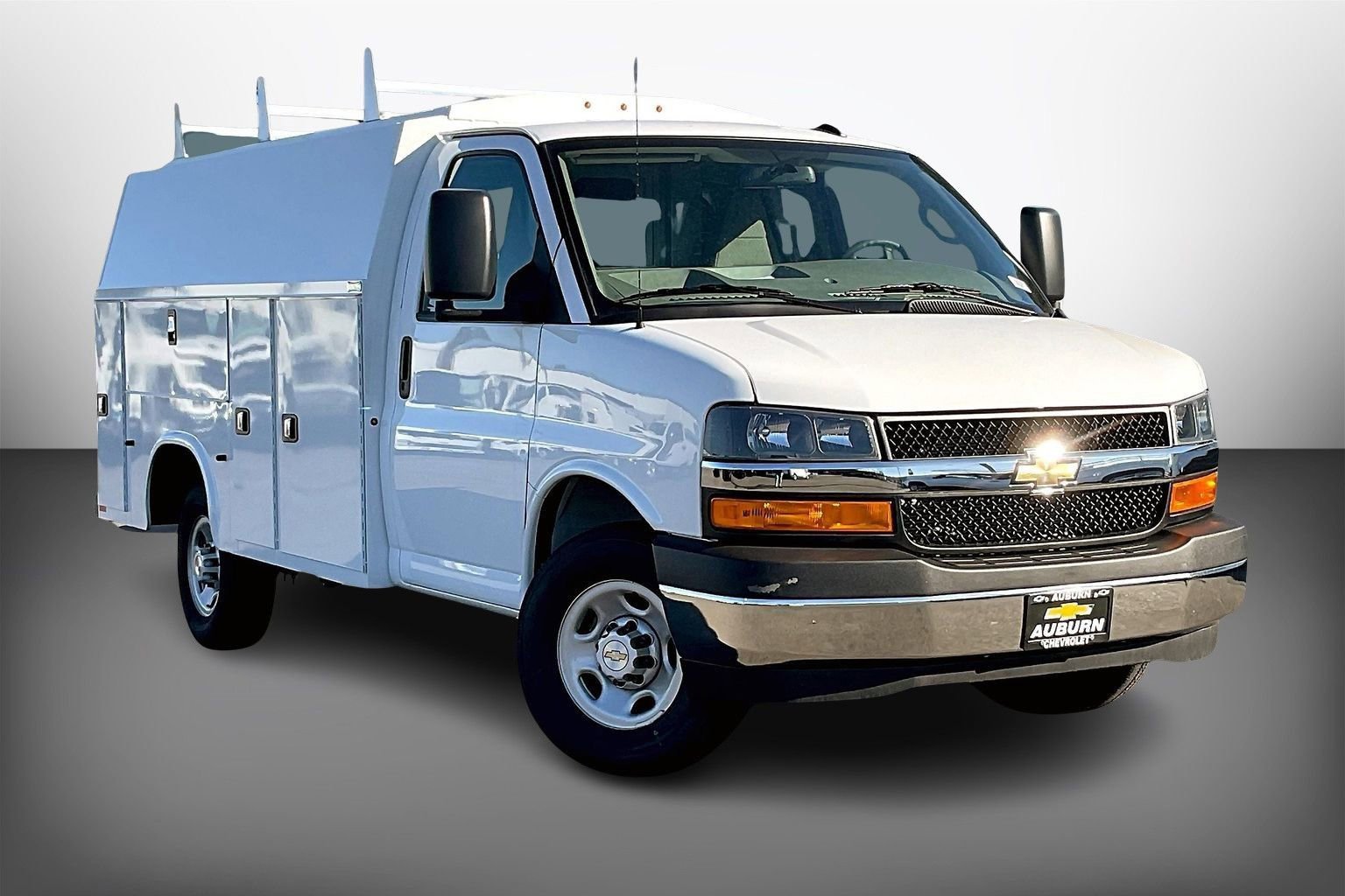 2024 Chevrolet Express Cutaway Base's photo