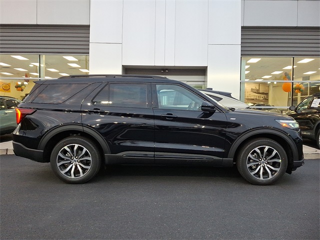 2026 Ford Explorer ST-LINE's photo