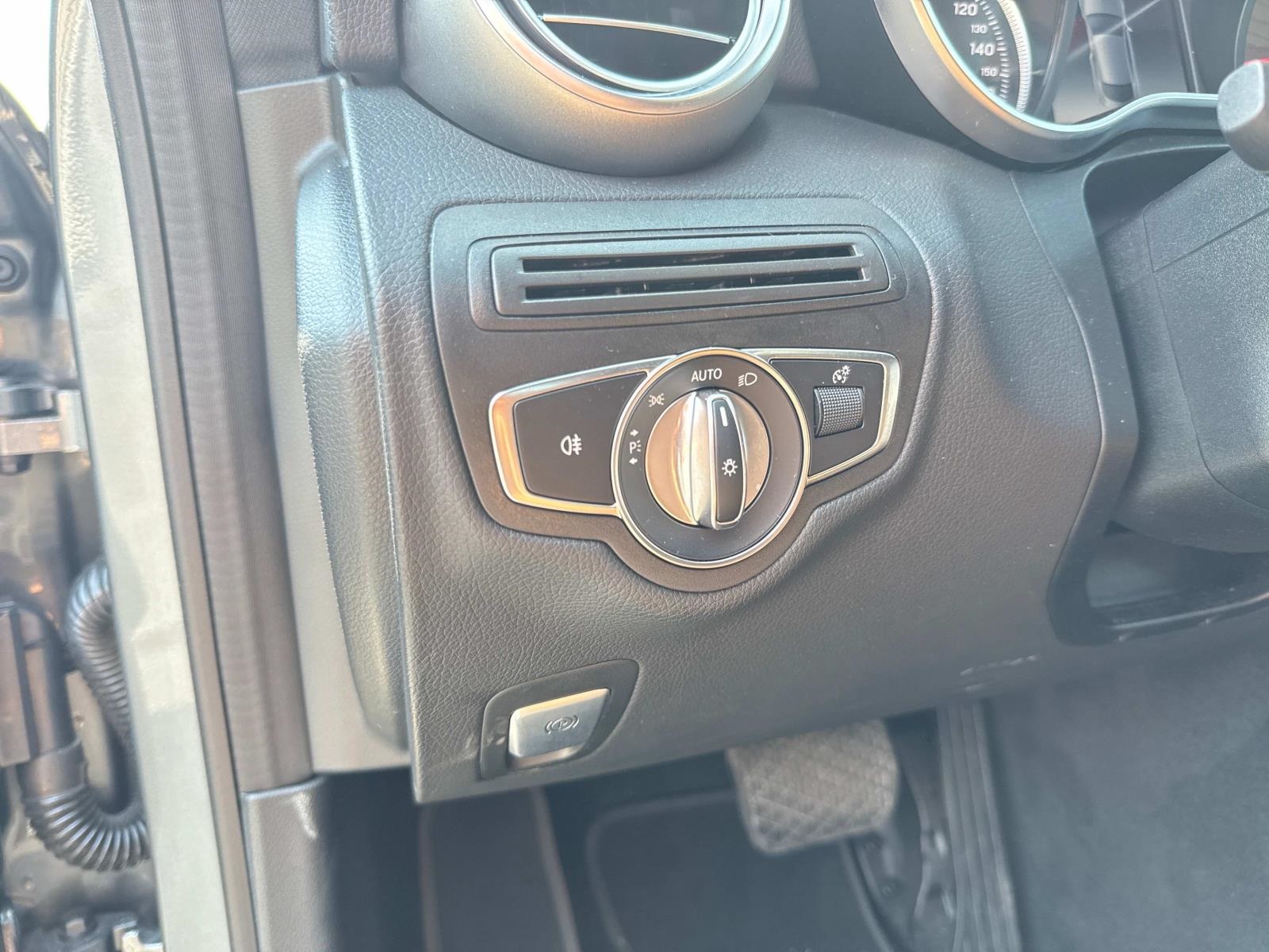 2018 Mercedes Benz C 300 photo 13