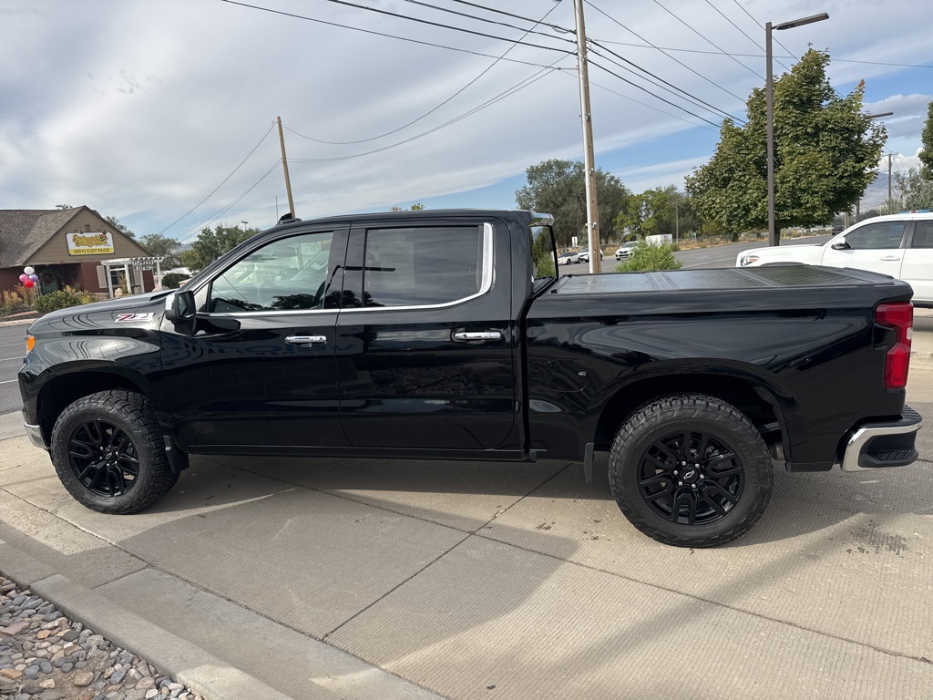 2023 Chevrolet Silverado 1500 LTZ photo 3