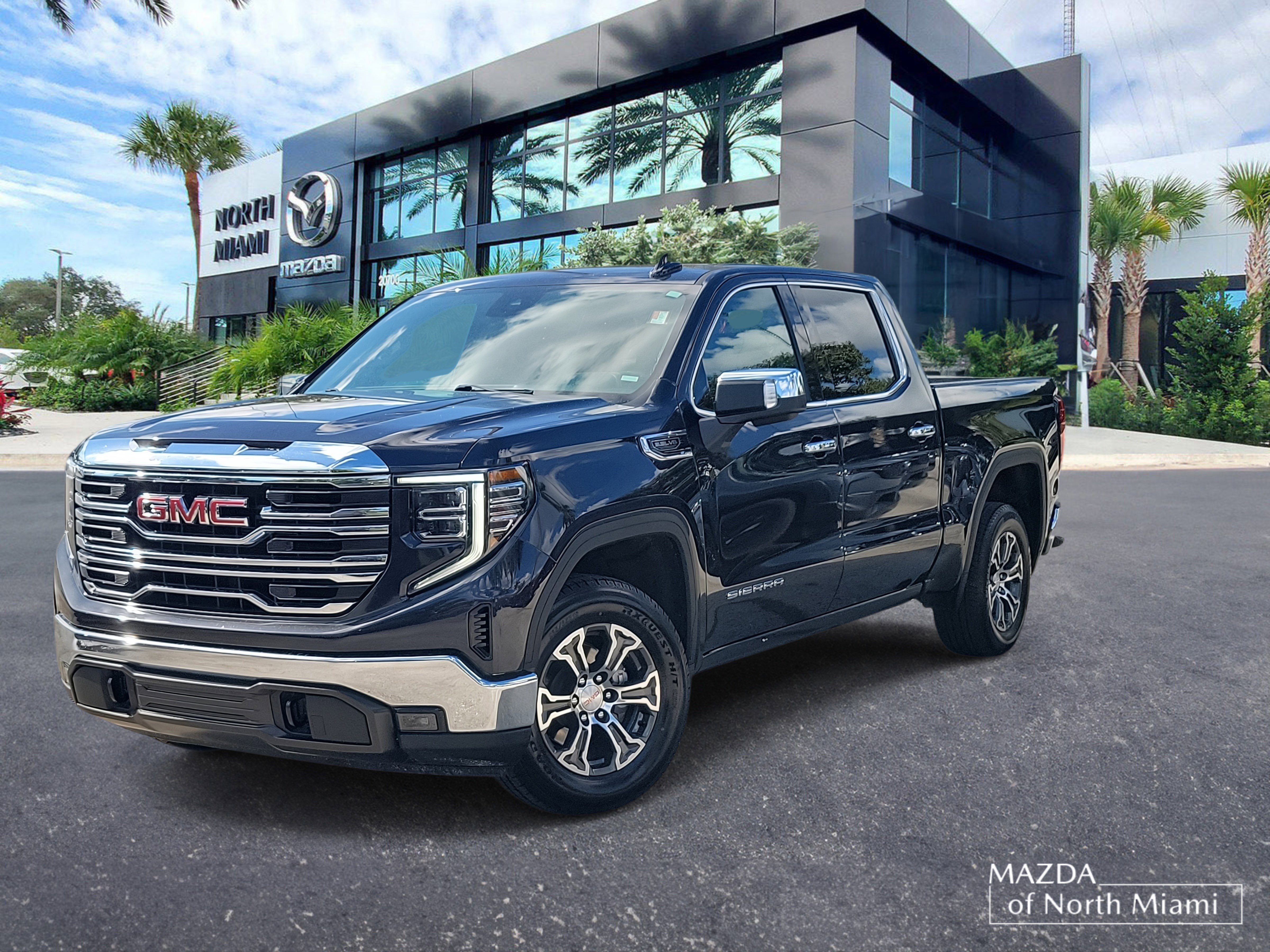 2025 GMC Sierra SLT's photo