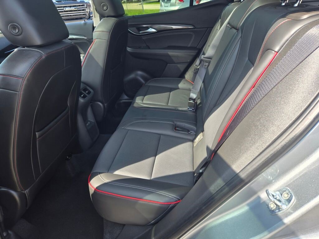 2023 Buick Envision Essence photo 18