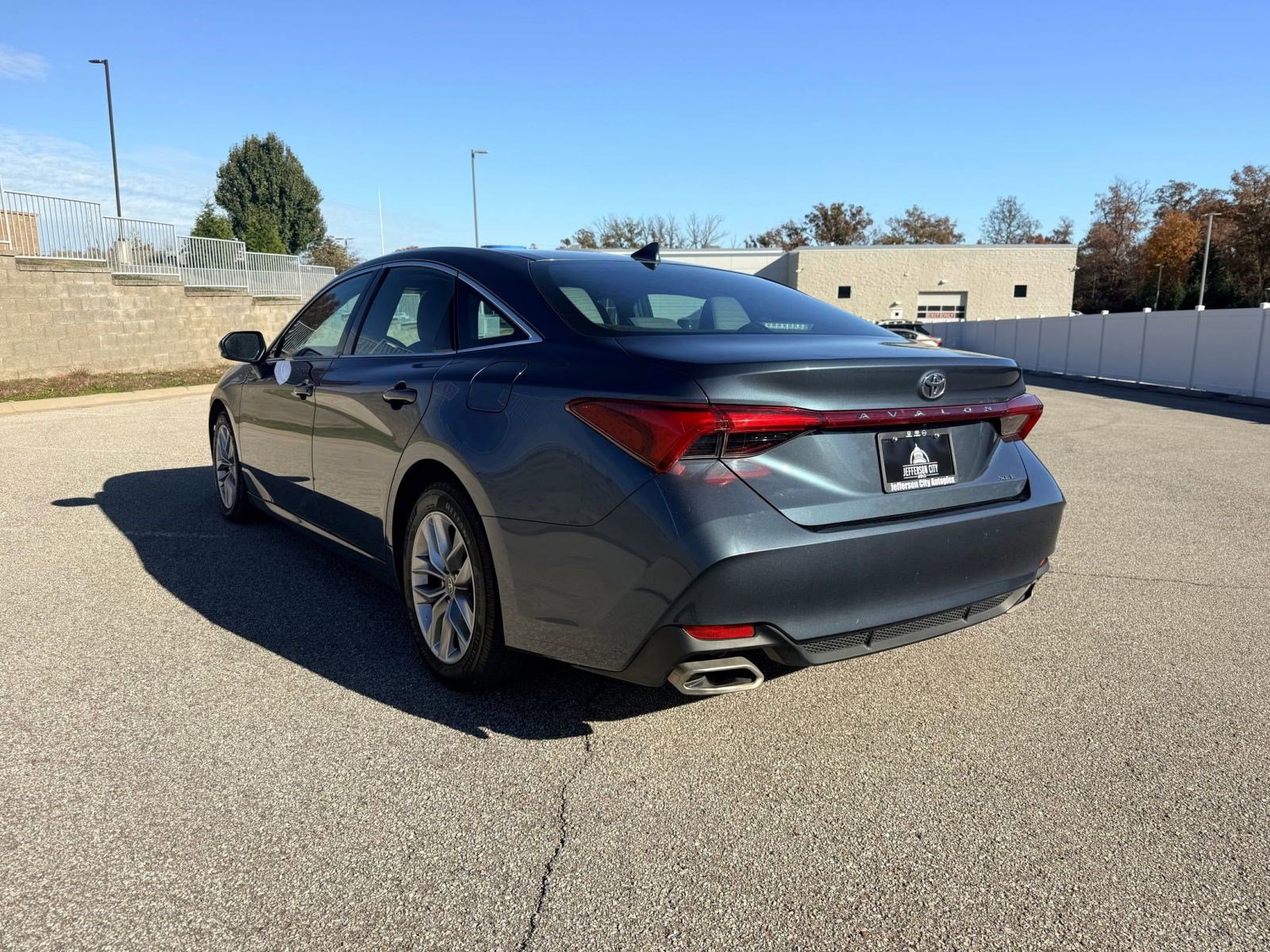 2021 Toyota Avalon XLE photo 3
