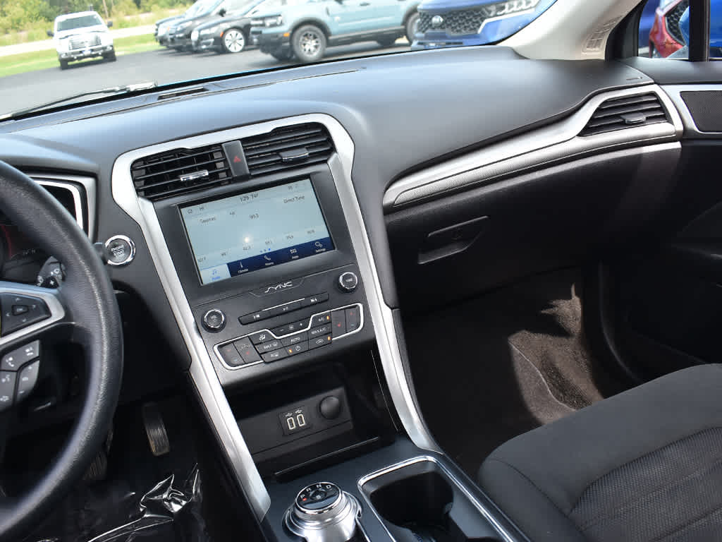 2020 Ford Fusion SE photo 15