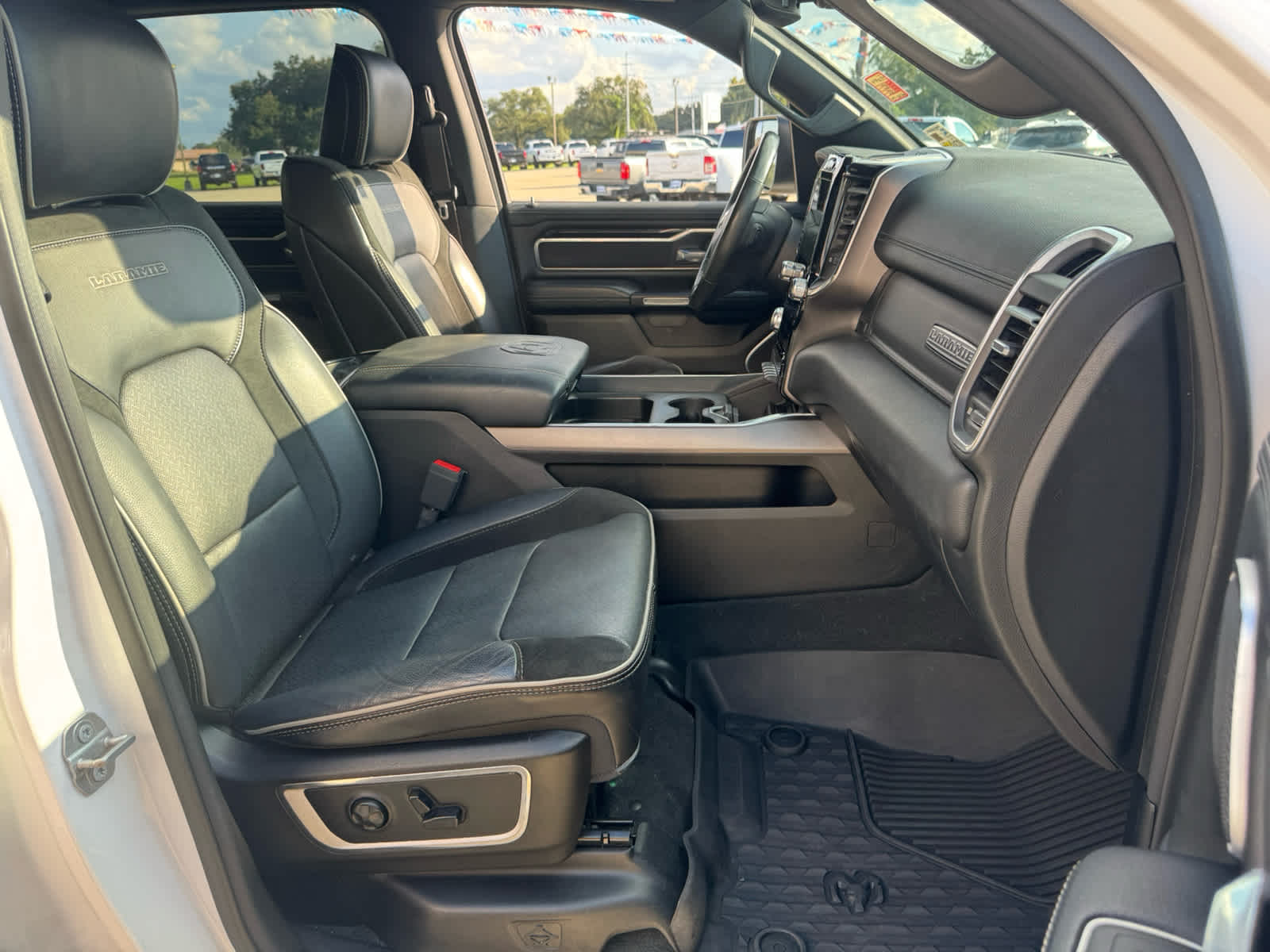 2021 Ram 1500 Laramie photo 17