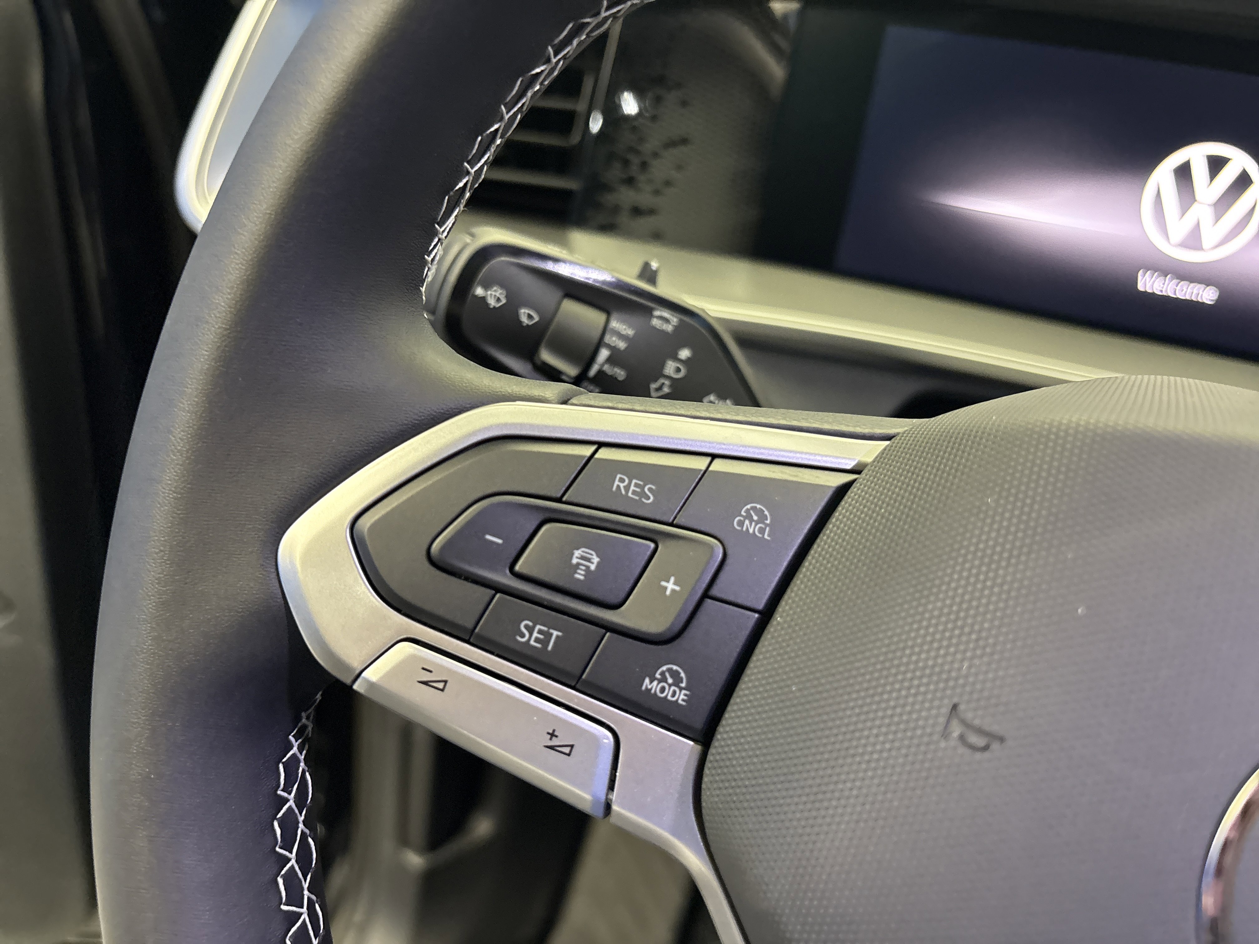 2025 Volkswagen Tiguan SE photo 6