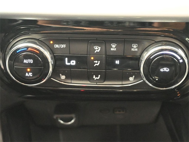 2024 Chevrolet Trax LT photo 4