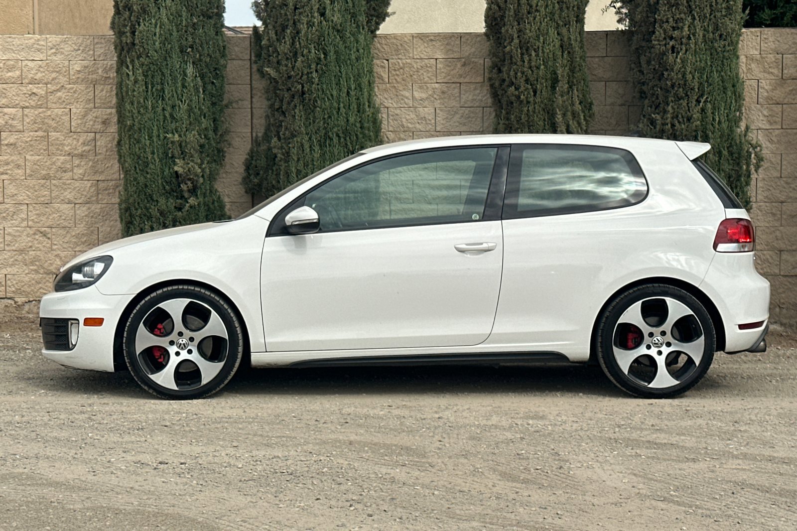 2013 Volkswagen Golf GTI Base photo 3