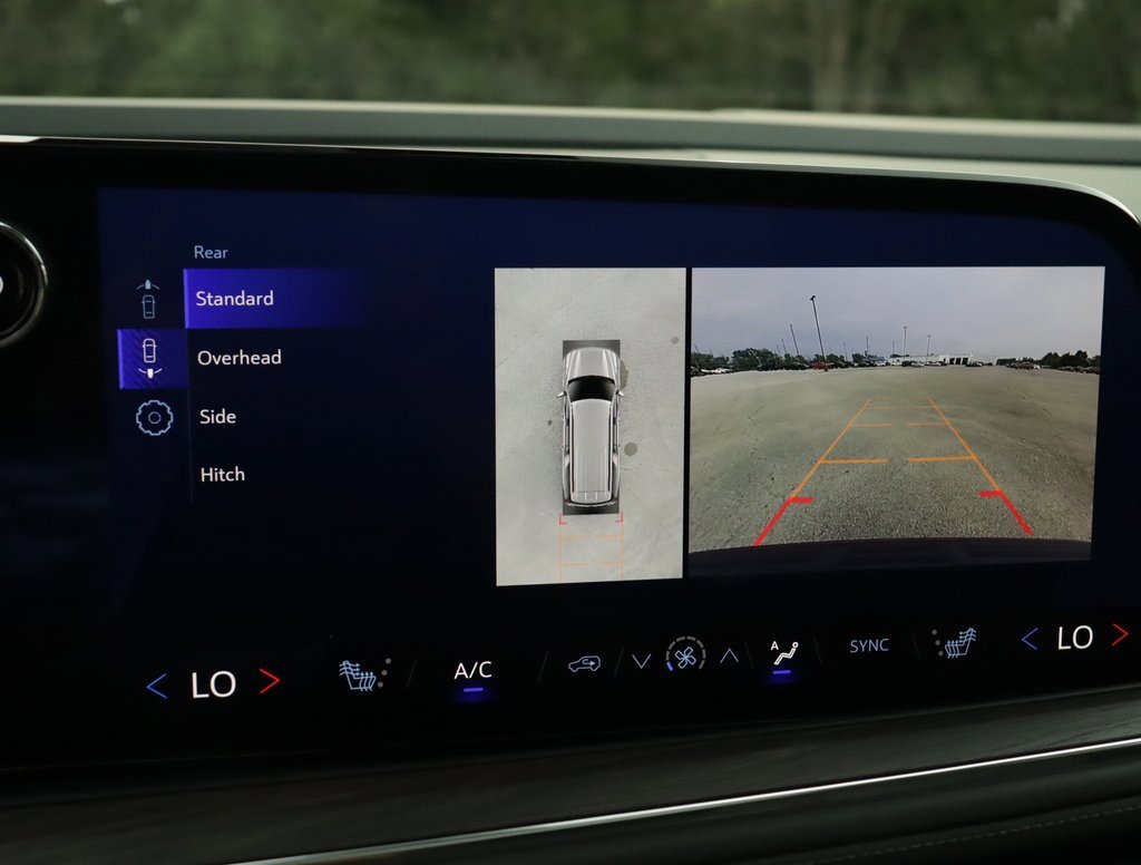 2025 Chevrolet Suburban LT photo 17