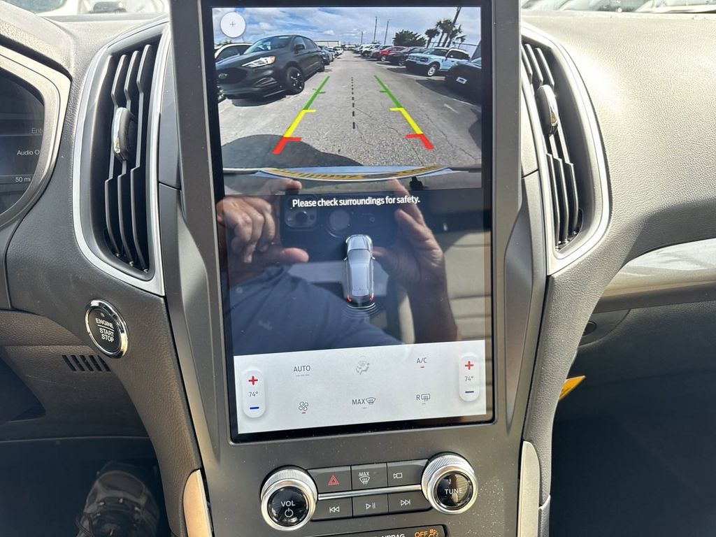 2024 Ford Edge SE photo 4