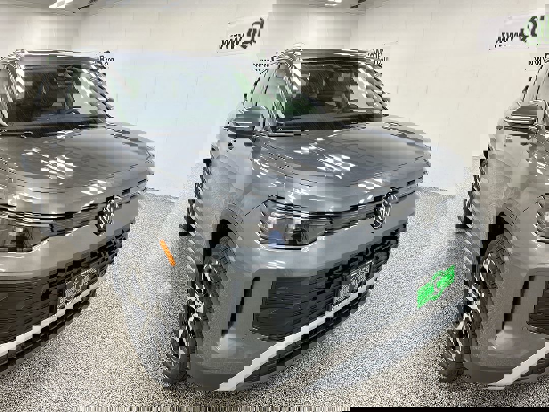 2025 Volkswagen Tiguan SE's photo