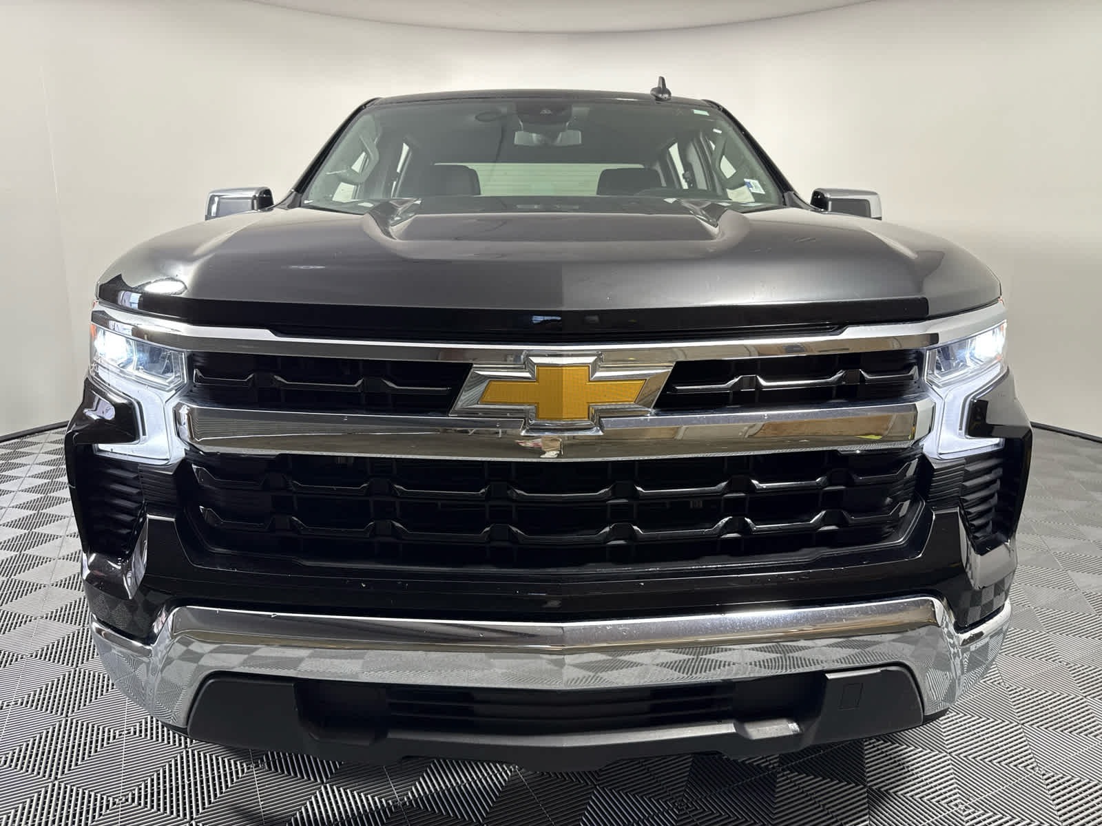 2024 Chevrolet Silverado 1500 LT photo 9