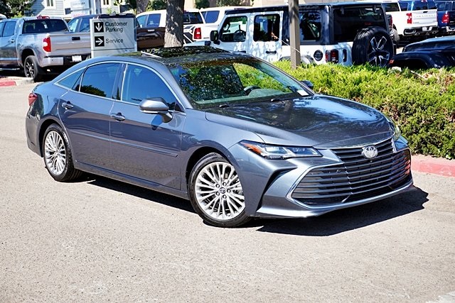 2019 Toyota Avalon Limited photo 2