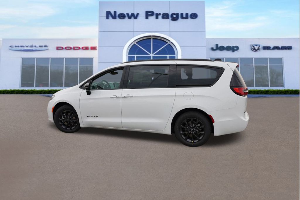 2025 Chrysler Pacifica photo 4