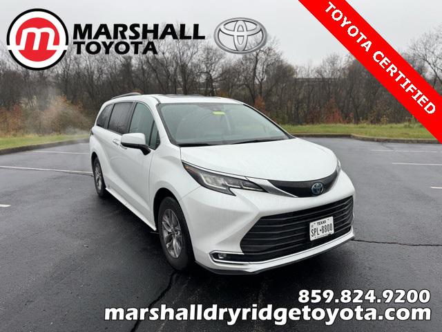 2023 Toyota Sienna XLE's photo