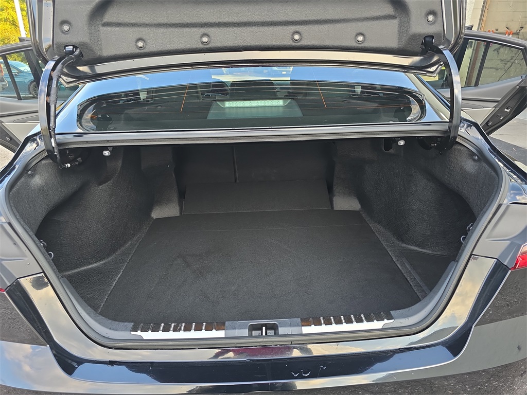 2025 Toyota Camry SE photo 10