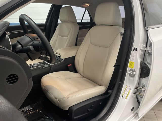 2021 Chrysler 300 LX photo 4