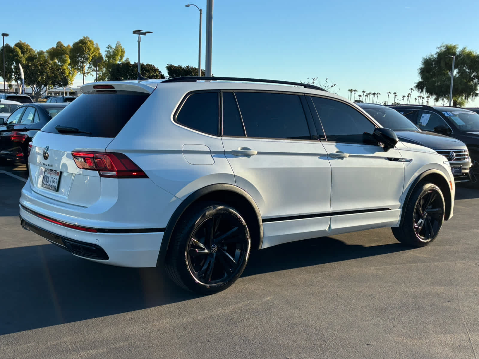 2024 Volkswagen Tiguan SE R-Line Black photo 3