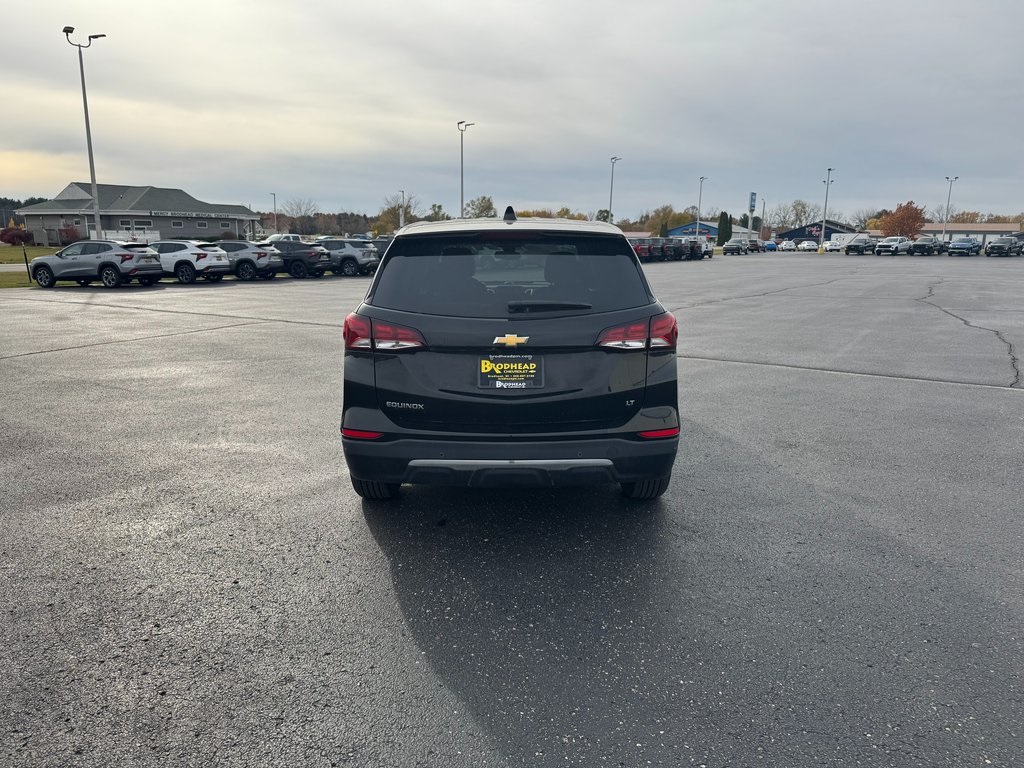 2022 Chevrolet Equinox LT photo 2