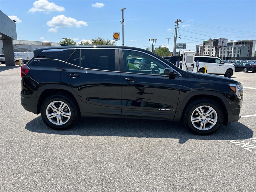 2024 Gmc Terrain SLE photo 3