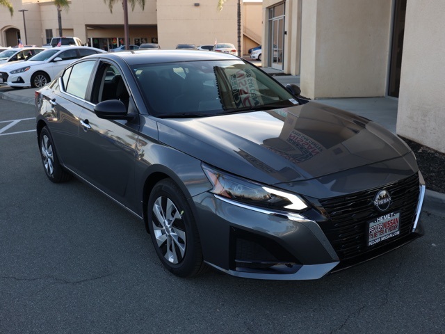 2025 Nissan Altima 2.5 S photo 2