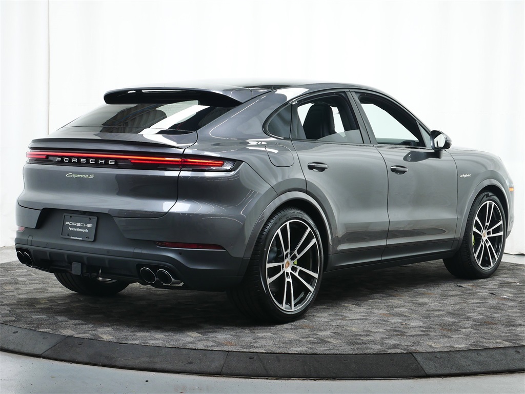 2025 Porsche Cayenne S E-Hybrid Coupe photo 6