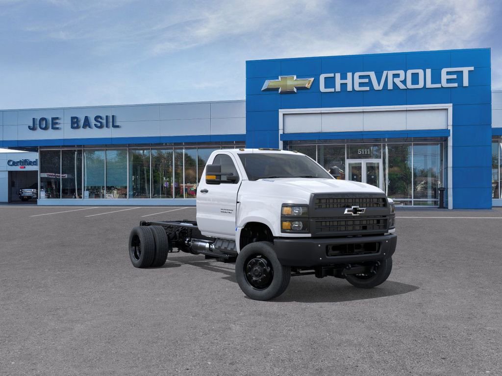 2025 Chevrolet Silverado 4500 Medium Duty Chassis Cab Work Truck's photo