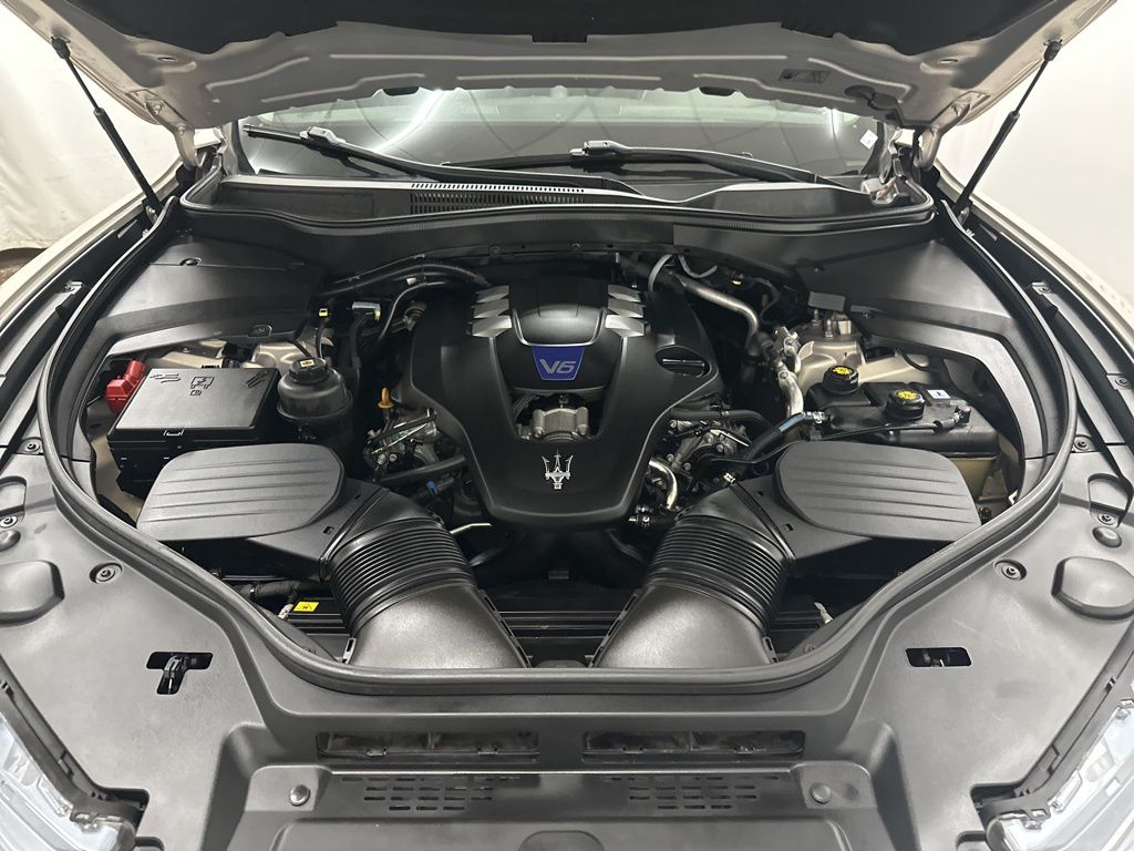 2017 Maserati Levante S photo 27