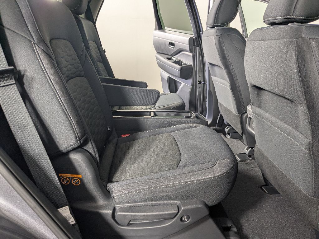 2025 Nissan Pathfinder SV photo 17