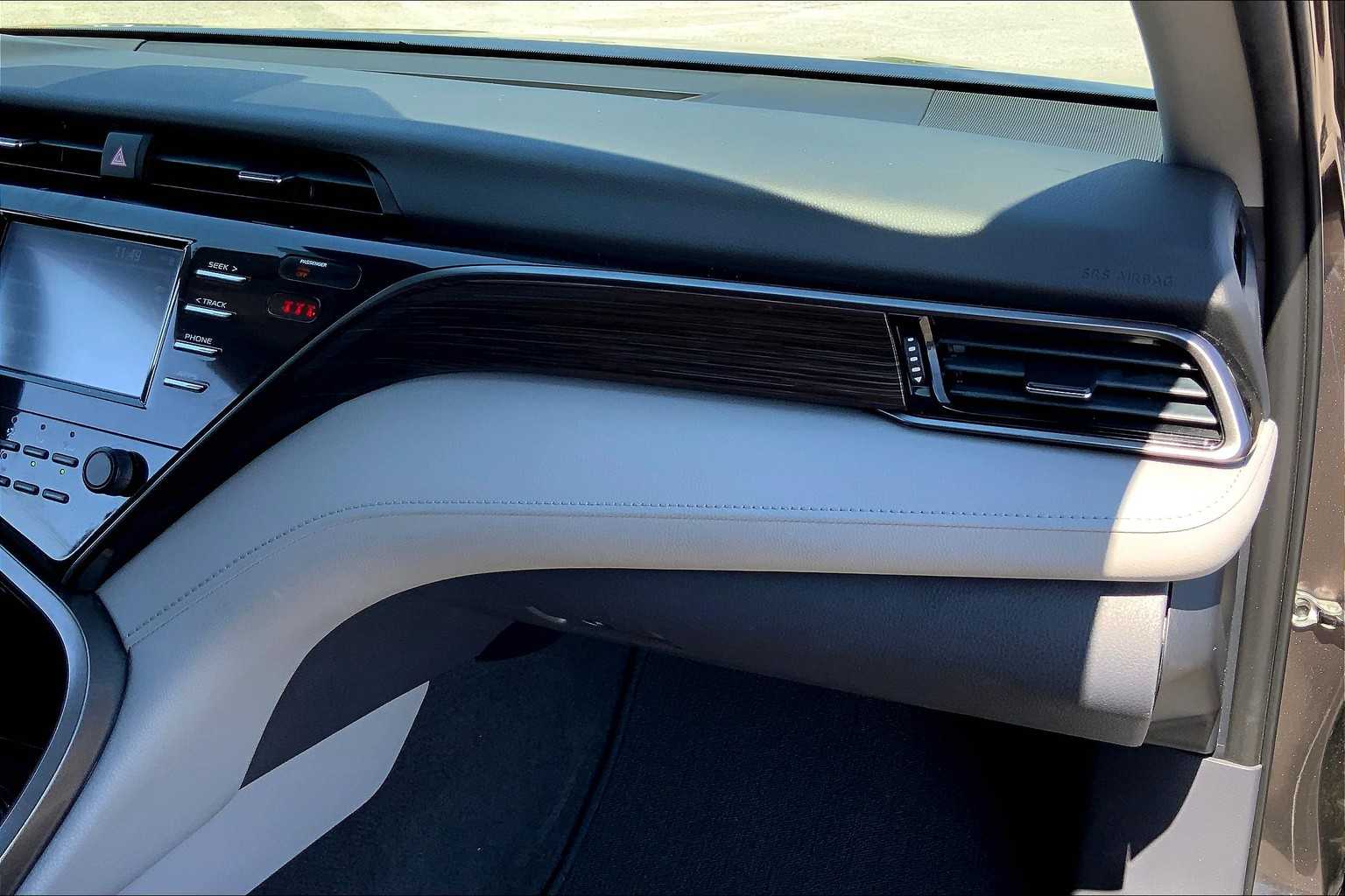 2019 Toyota Camry LE photo 16