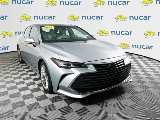 2019 Toyota Avalon Limited's photo
