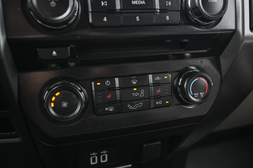 2016 Ford F-150 XLT photo 30