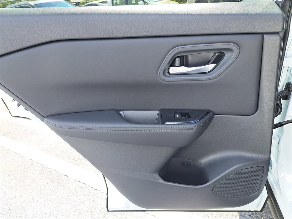 2026 Nissan Rogue SV photo 14