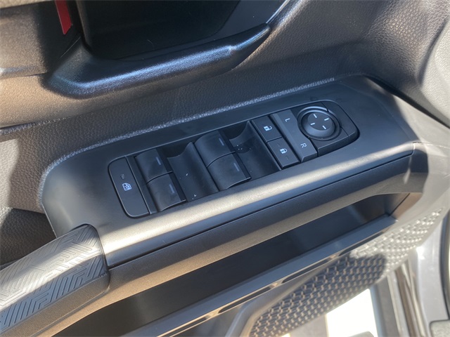 2025 Toyota Tacoma SR5 4x4 Double Cab photo 16