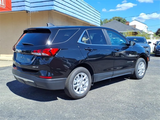 2023 Chevrolet Equinox LT photo 3