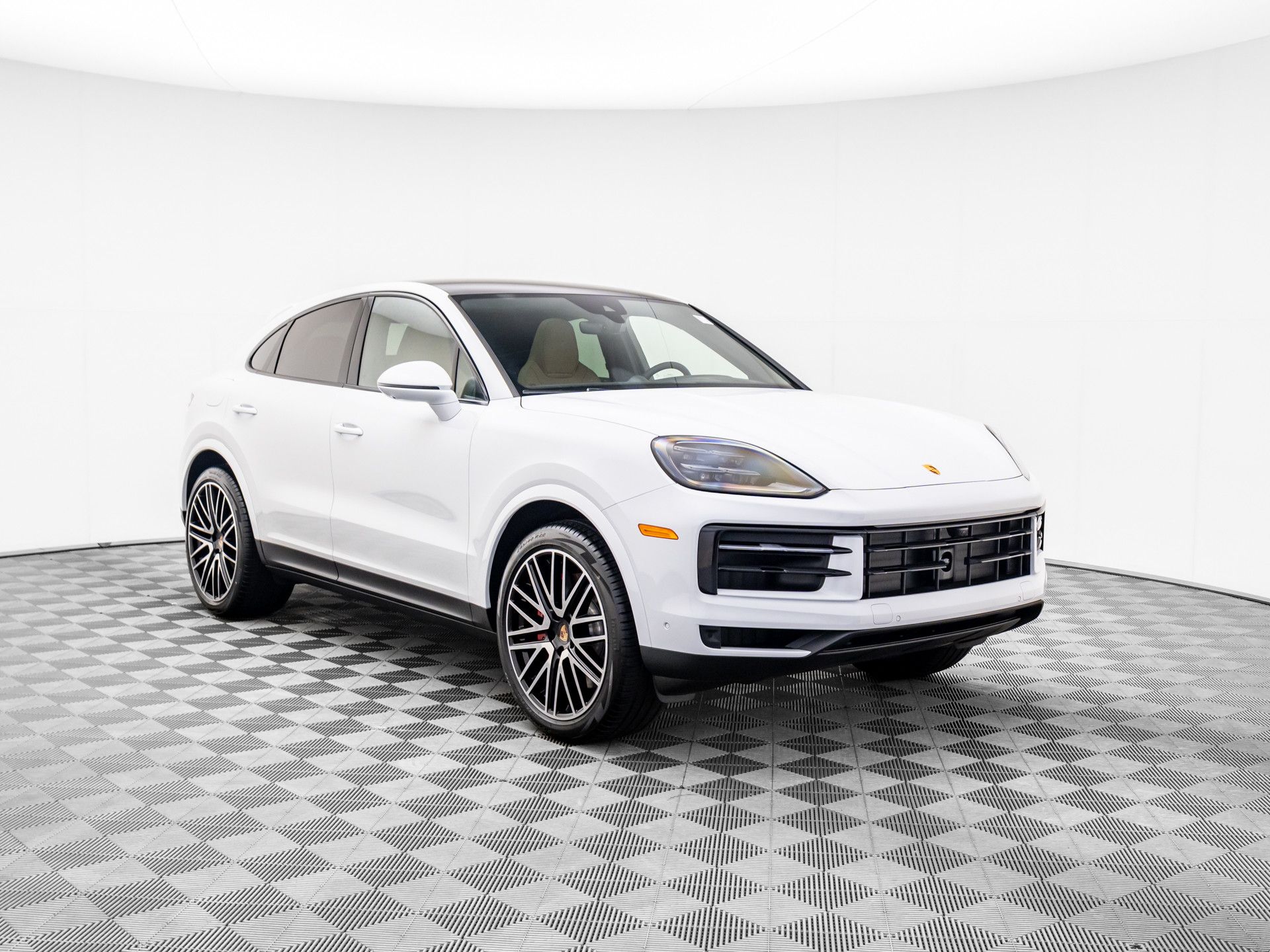2025 Porsche Cayenne Coupe S photo 4