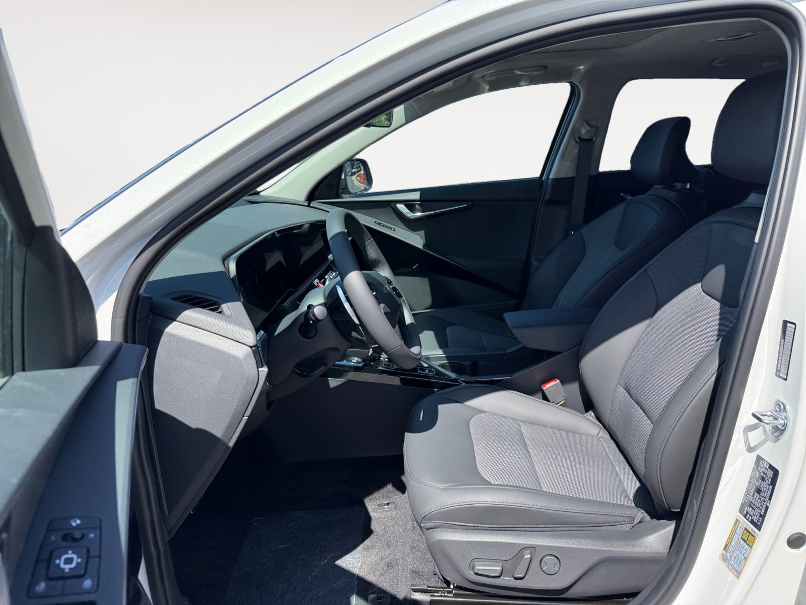 2025 Kia Niro EX Touring photo 9