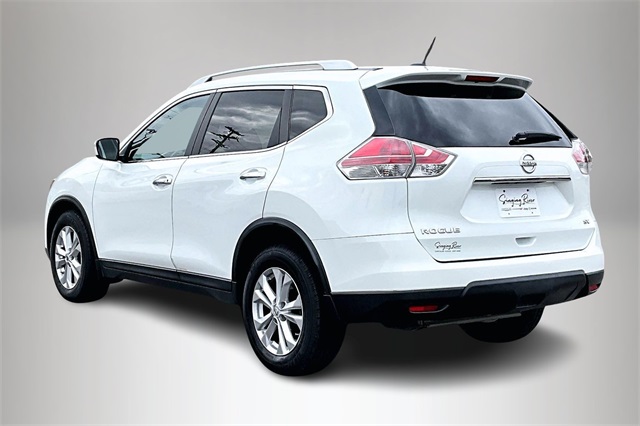 2015 Nissan Rogue SV photo 4