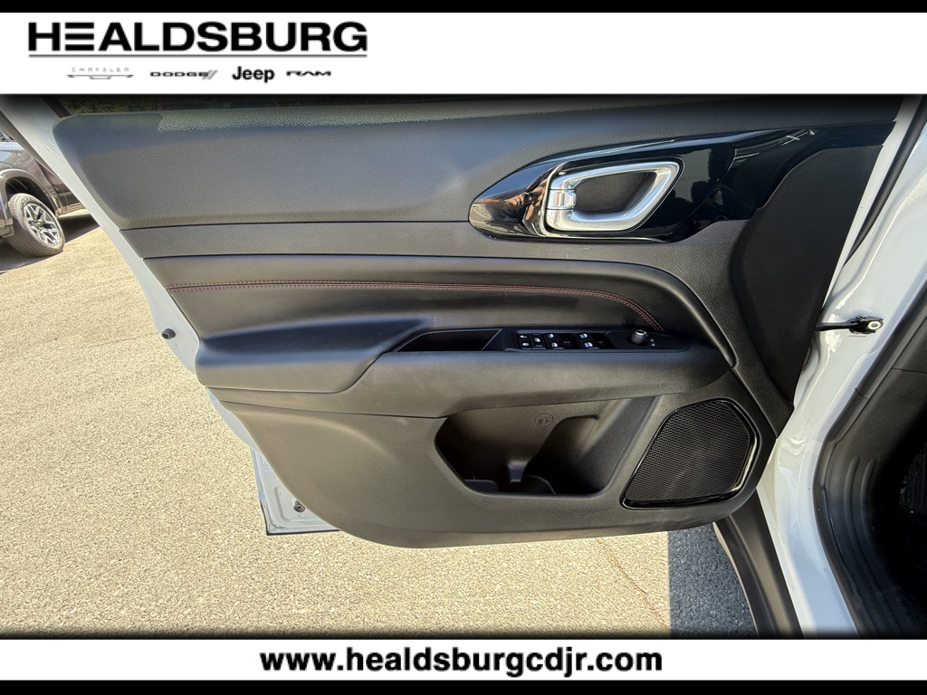 2024 Jeep Compass Trailhawk photo 9