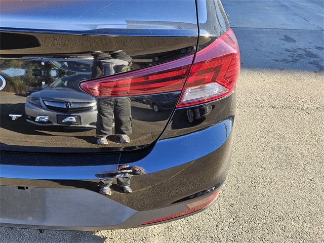 2020 Hyundai Elantra SE photo 3