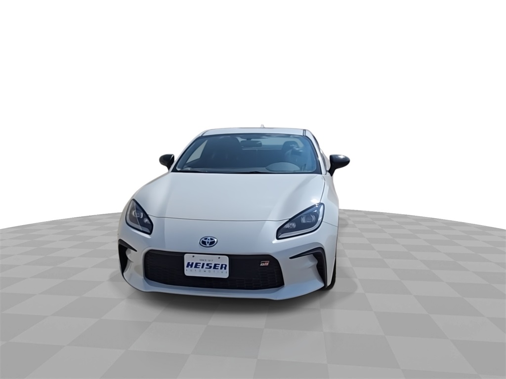 2023 Toyota GR86 Base photo 3